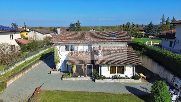 casa indipendente in vendita a Carentino