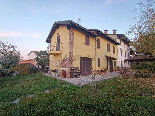 casa semindipendente in vendita a Carentino