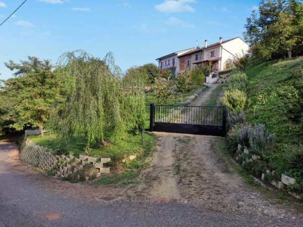 casa indipendente in vendita a Carentino