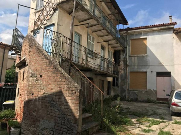 casa indipendente in vendita a Carezzano