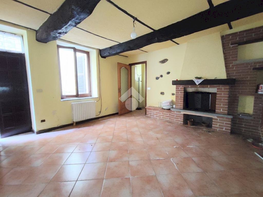 casa indipendente in vendita a Carezzano