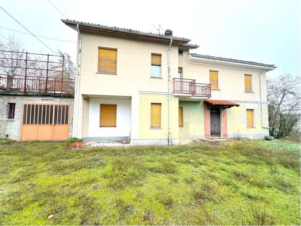 casa indipendente in vendita a Carezzano