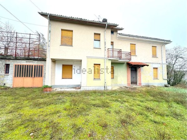 casa indipendente in vendita a Carezzano