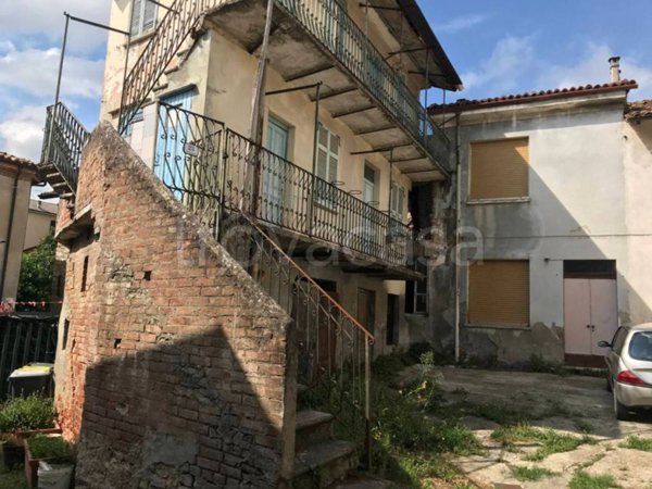 casa indipendente in vendita a Carezzano