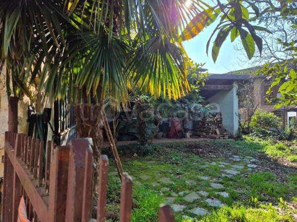 casa indipendente in vendita a Carezzano in zona Carezzano Superiore