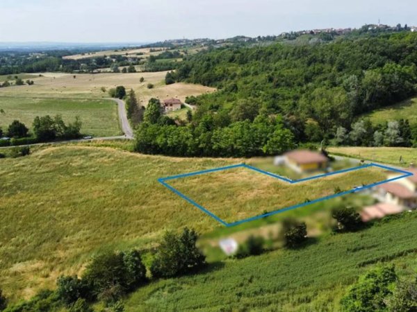 terreno edificabile in vendita a Carezzano