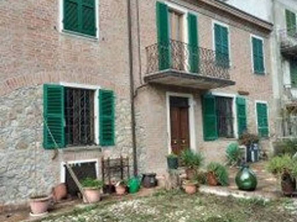 casa indipendente in vendita a Carezzano