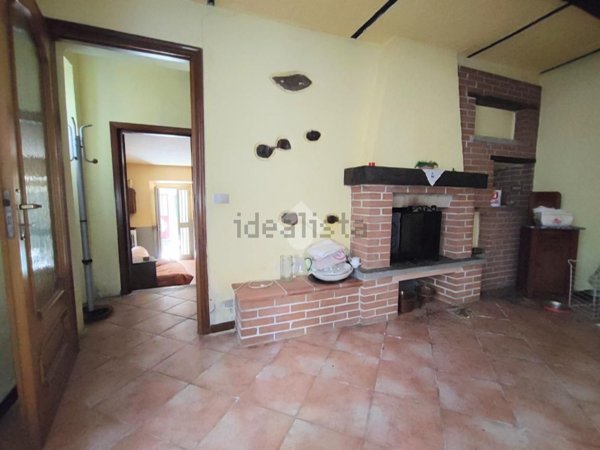 casa indipendente in vendita a Carezzano