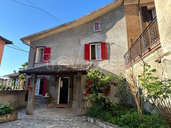 casa indipendente in vendita a Carezzano in zona Carezzano Maggiore