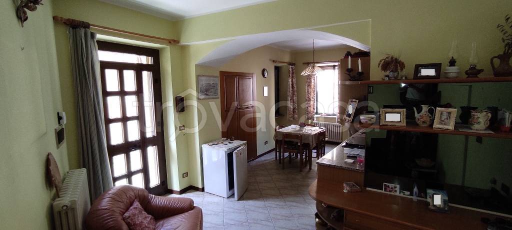 casa indipendente in vendita a Carezzano