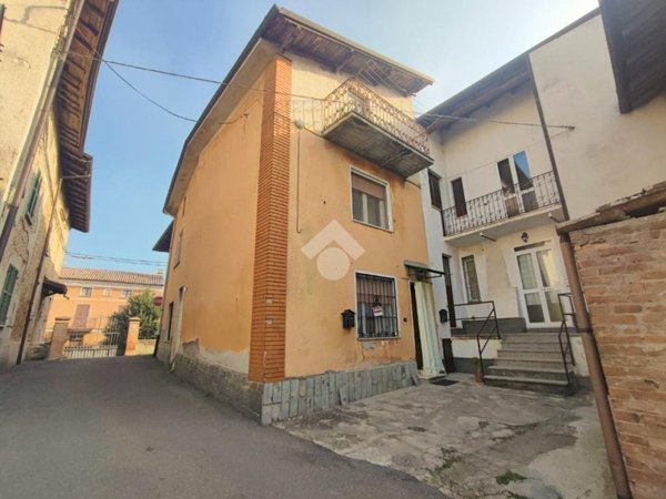 casa indipendente in vendita a Carezzano