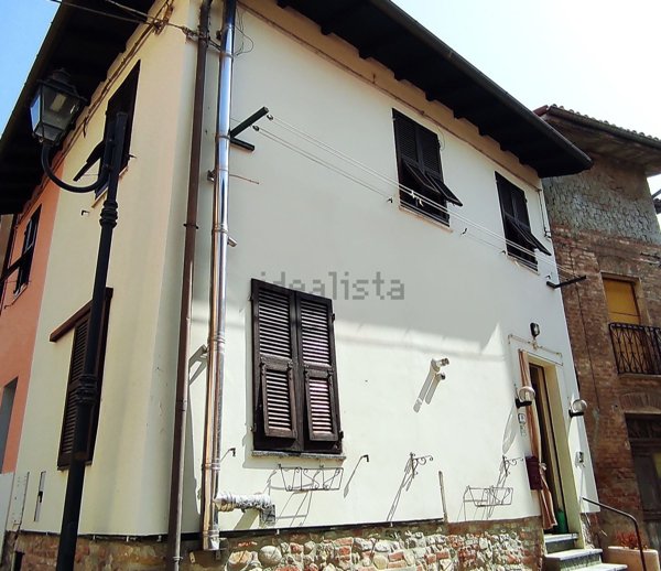 casa indipendente in vendita a Carezzano