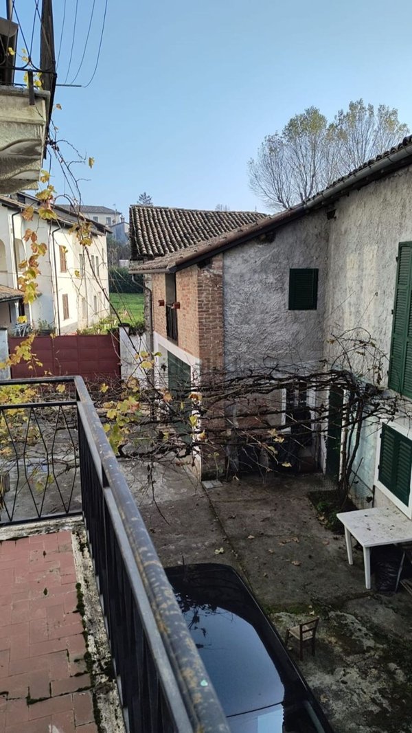 casa indipendente in vendita a Carezzano