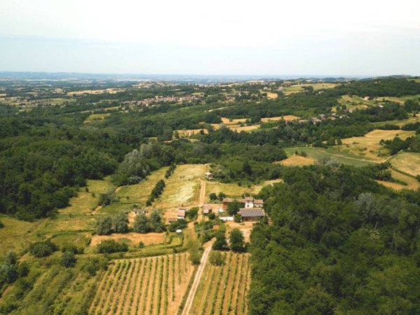 casa indipendente in vendita a Carezzano
