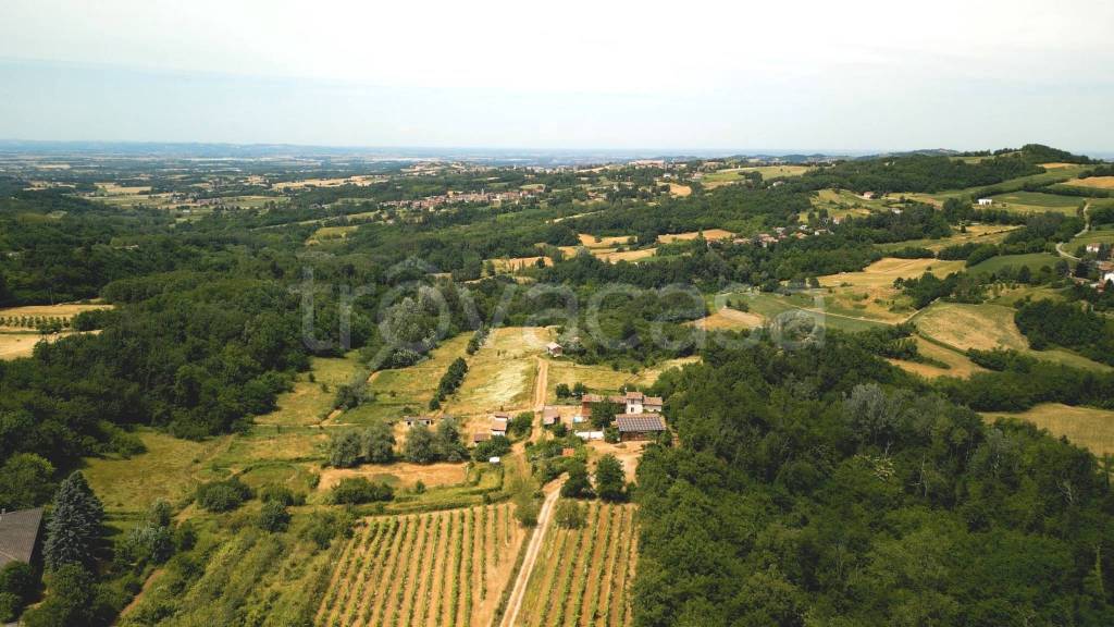 casa indipendente in vendita a Carezzano