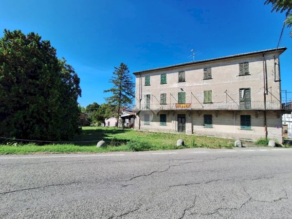 casa indipendente in vendita a Carezzano