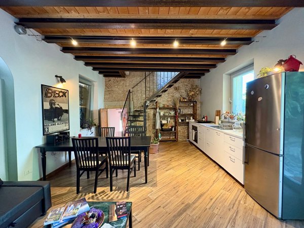 casa indipendente in vendita a Carezzano