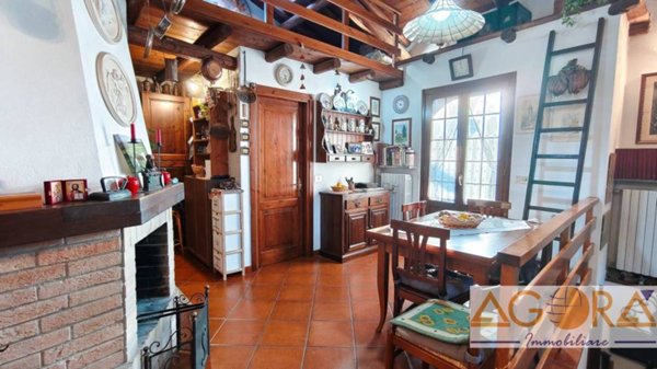 casa indipendente in vendita a Carezzano