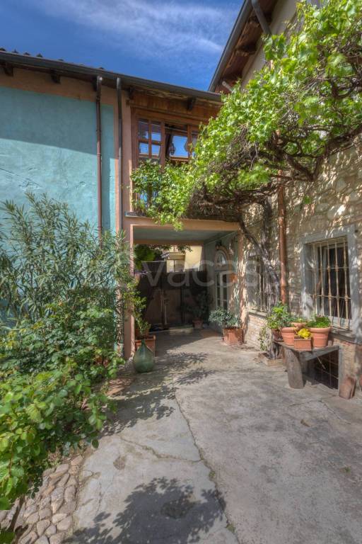 casa indipendente in vendita a Carezzano