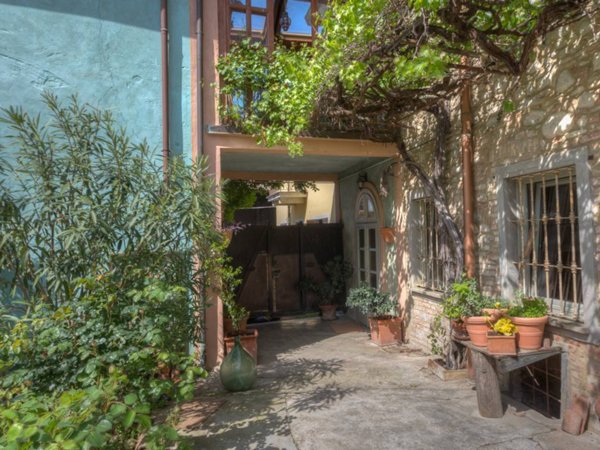 casa indipendente in vendita a Carezzano in zona Carezzano Maggiore