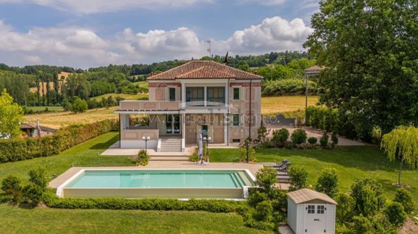 casa indipendente in vendita a Carezzano