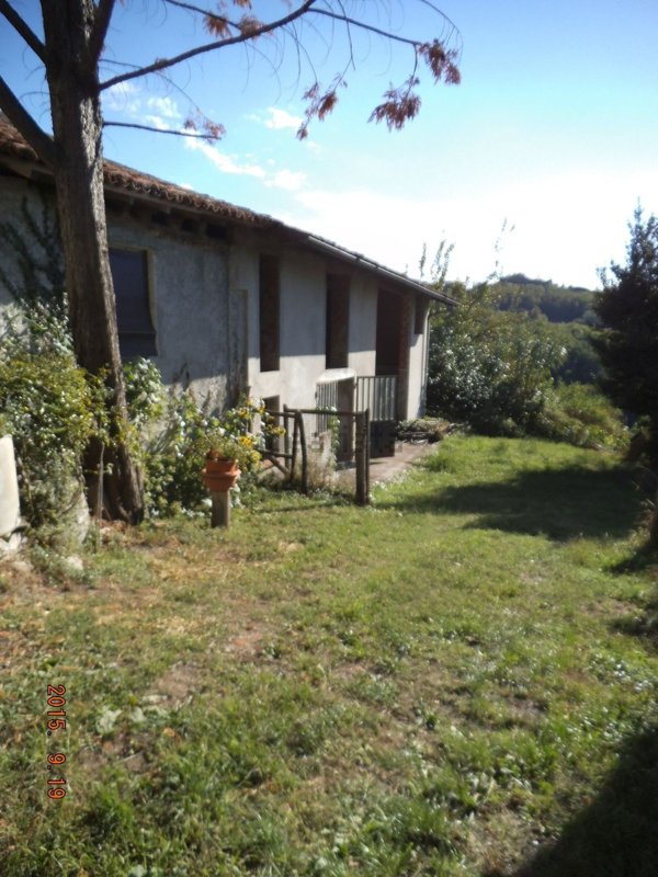 casale in vendita a Carezzano