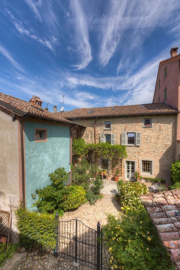 casa indipendente in vendita a Carezzano in zona Carezzano Maggiore