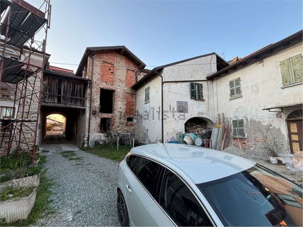 casa indipendente in vendita a Carezzano in zona Carezzano Superiore