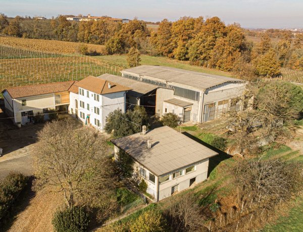 casale in vendita a Carpeneto
