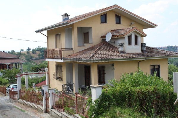 casa indipendente in vendita a Carpeneto