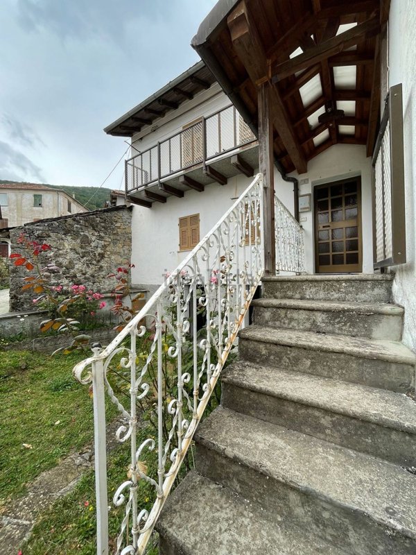 casa indipendente in vendita a Carrega Ligure in zona Vegni