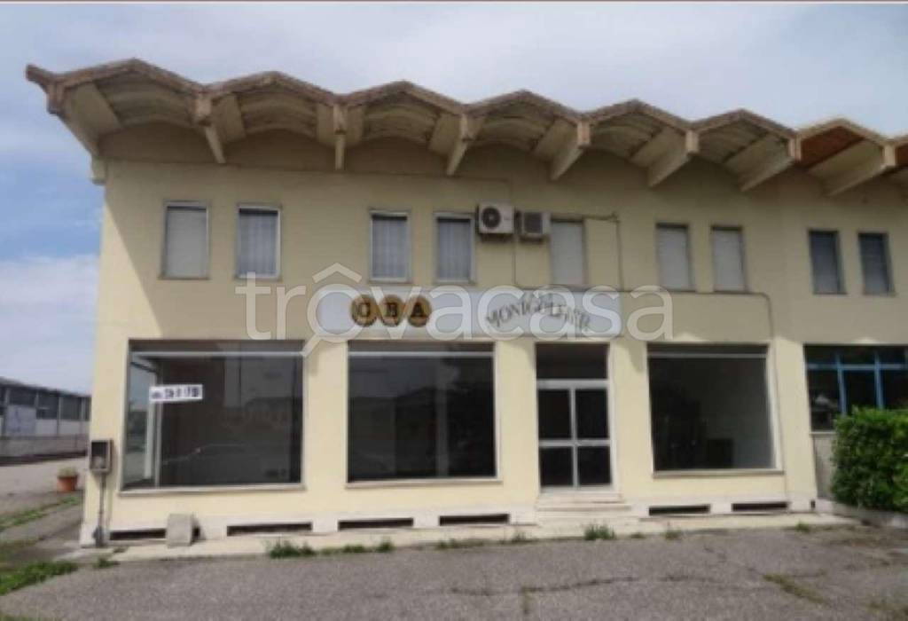 capannone in vendita a Casale Monferrato