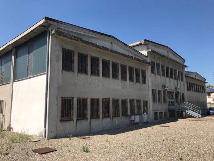 locale di sgombero in vendita a Casale Monferrato