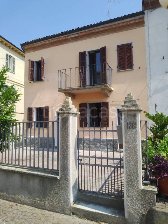 casa indipendente in vendita a Casale Monferrato in zona Rolasco