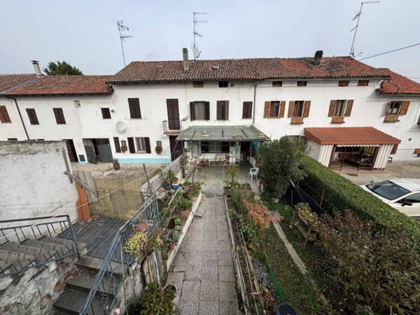 casa indipendente in vendita a Casale Monferrato in zona Casale Popolo