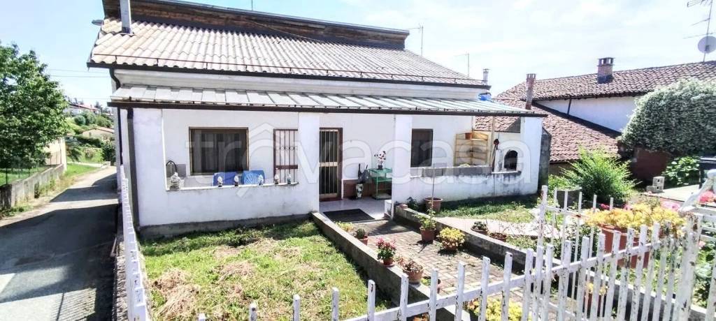 casa indipendente in vendita a Casale Monferrato in zona Vialarda