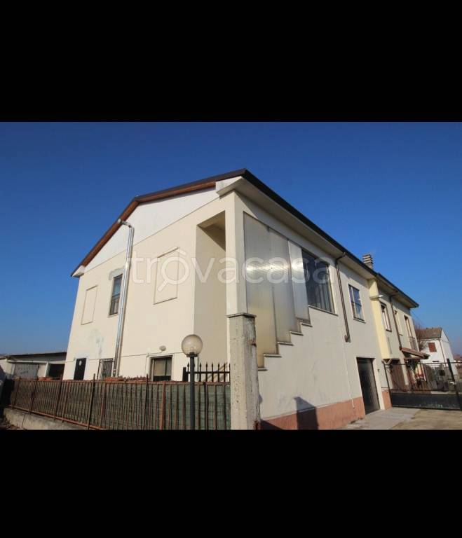 casa indipendente in vendita a Casale Monferrato in zona Casale Popolo