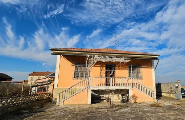 casa indipendente in vendita a Casale Monferrato in zona Casale Popolo