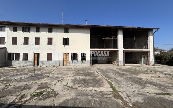 casa indipendente in vendita a Casale Monferrato in zona Santa Maria del Tempio