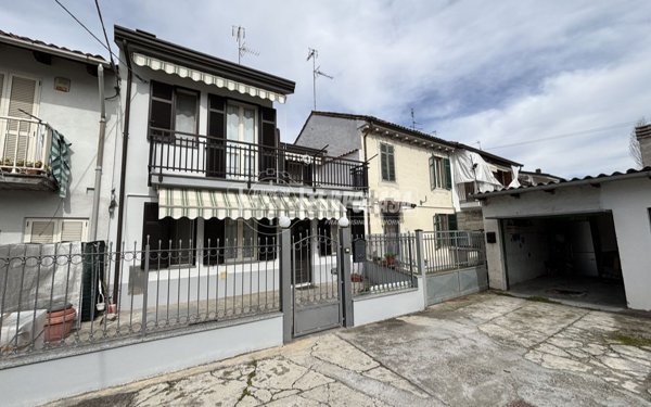 casa indipendente in vendita a Casale Monferrato in zona Casale Popolo