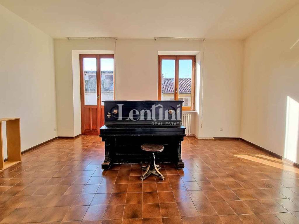 locale commerciale in vendita a Casale Monferrato