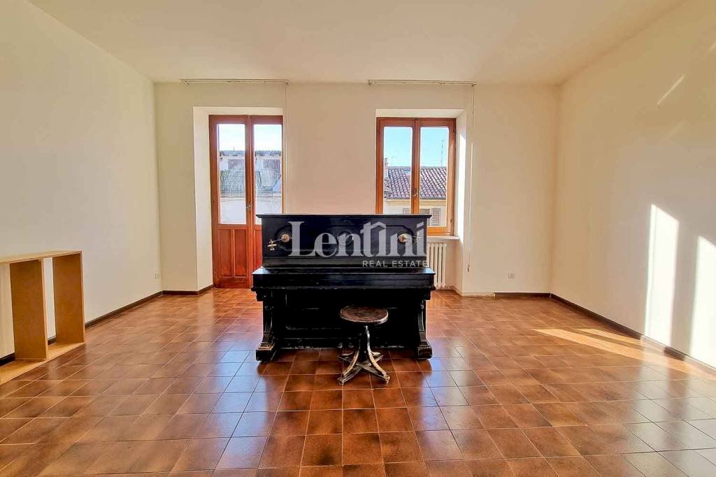 locale commerciale in vendita a Casale Monferrato