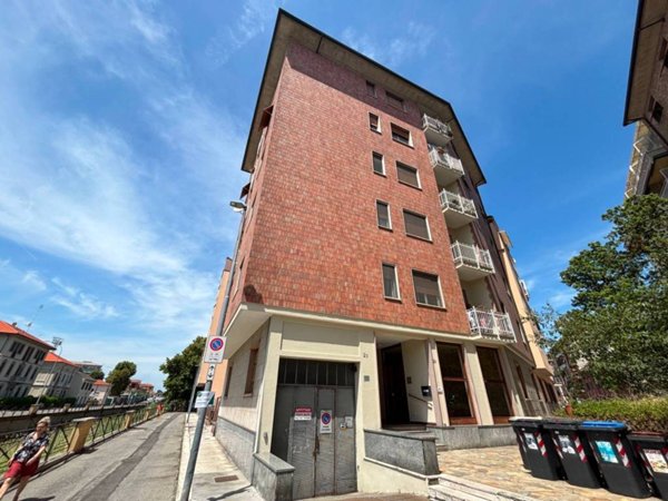 casa indipendente in vendita a Casale Monferrato