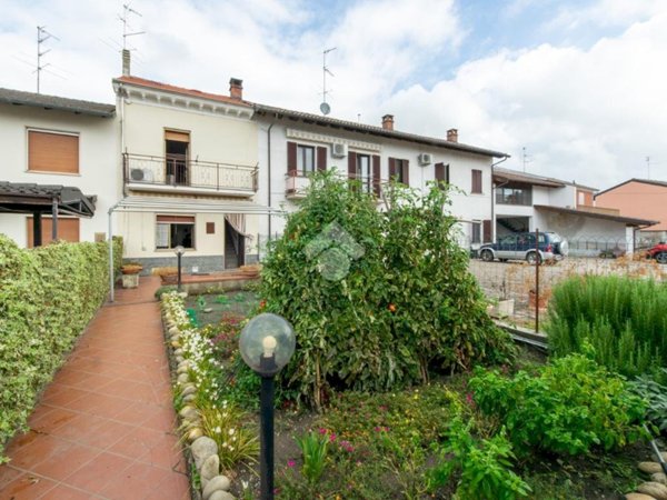 casa indipendente in vendita a Casale Monferrato in zona Casale Popolo