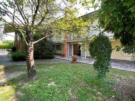 casa indipendente in vendita a Casale Monferrato in zona Santa Maria del Tempio