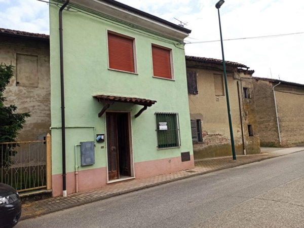 casa indipendente in vendita a Casale Monferrato in zona Terranova