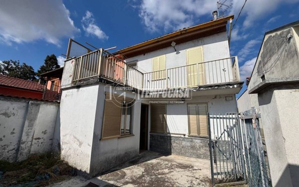 casa indipendente in vendita a Casale Monferrato in zona Casale Popolo