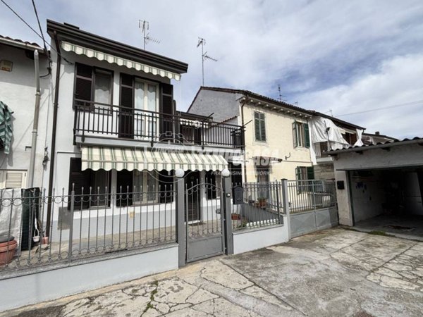 casa indipendente in vendita a Casale Monferrato in zona Casale Popolo