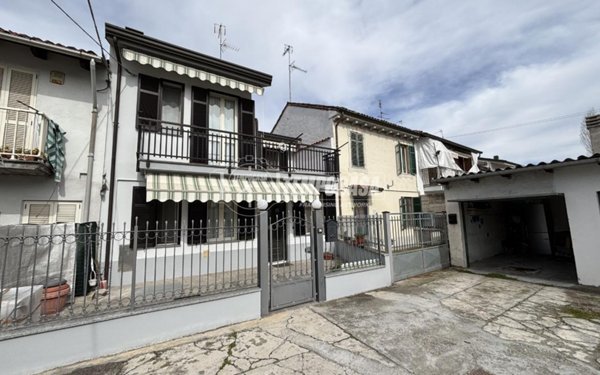 casa indipendente in vendita a Casale Monferrato in zona Casale Popolo