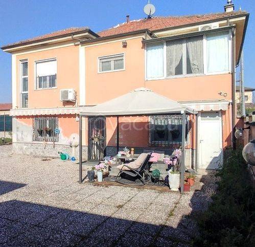 casa indipendente in vendita a Casale Monferrato in zona Casale Popolo